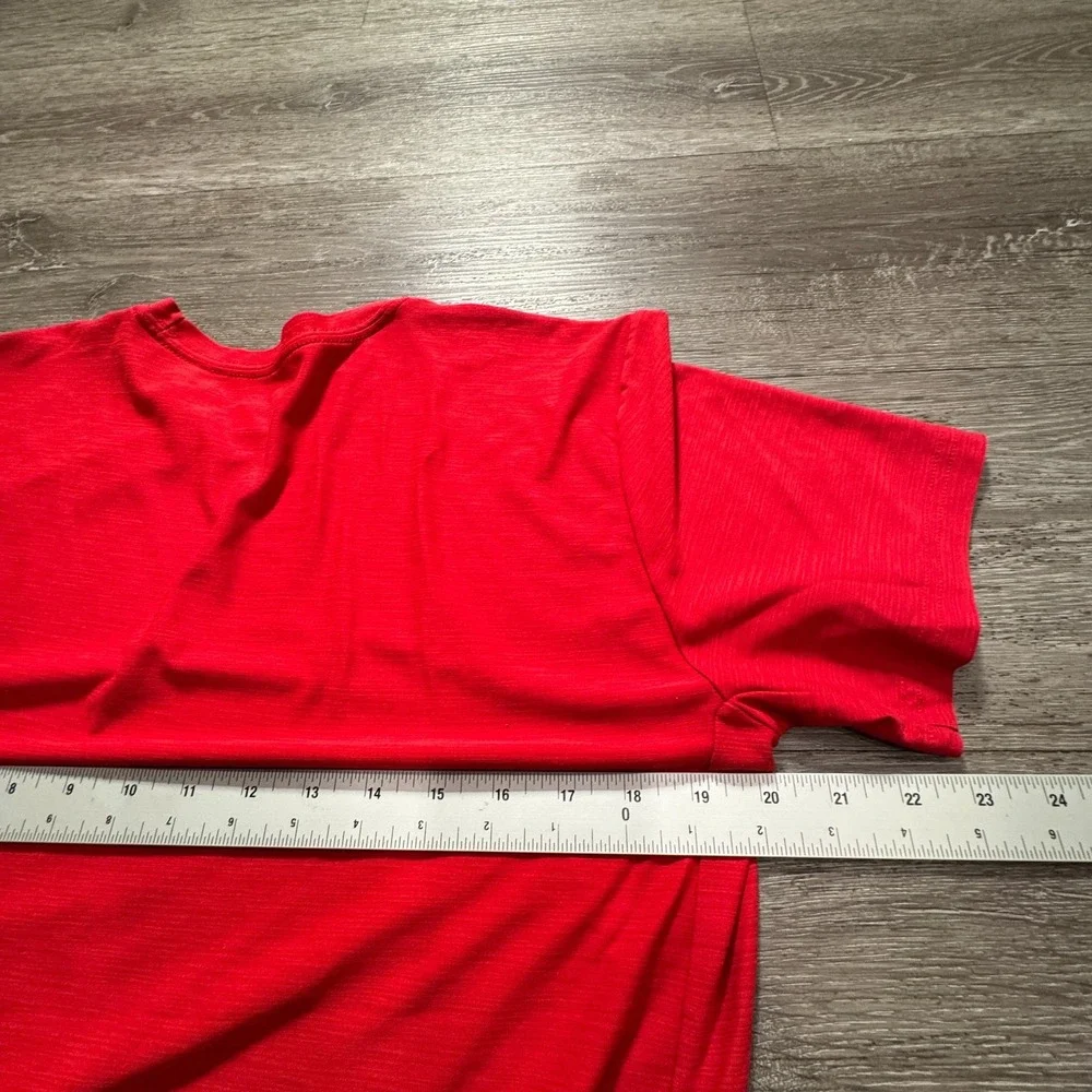Nike Shirt Mens Medium‎ Red Swoosh Logo Running Performance Outdoor Tee Casual
